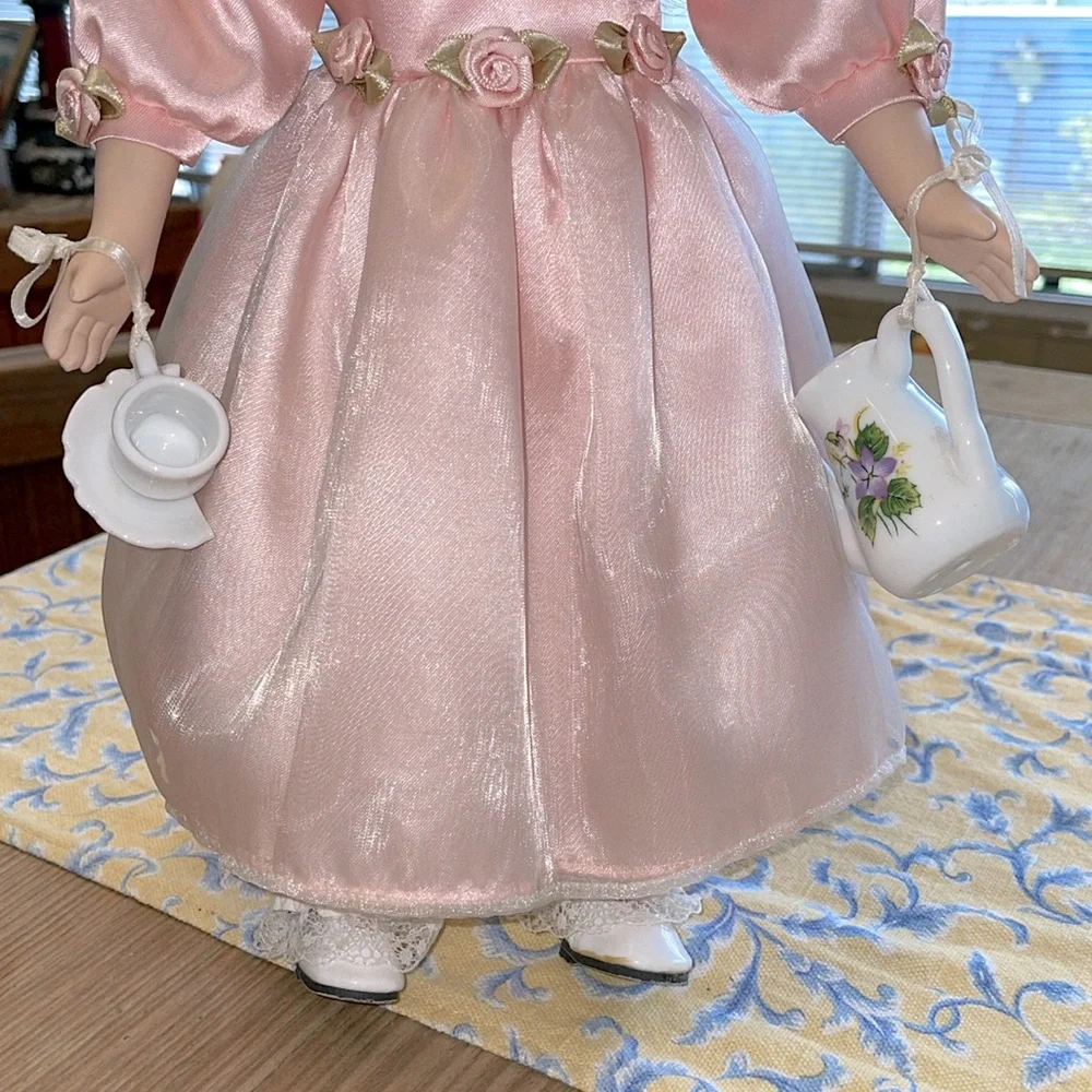 Avon 2000 Special Memories Tea Time Porcelain Doll Preloved
